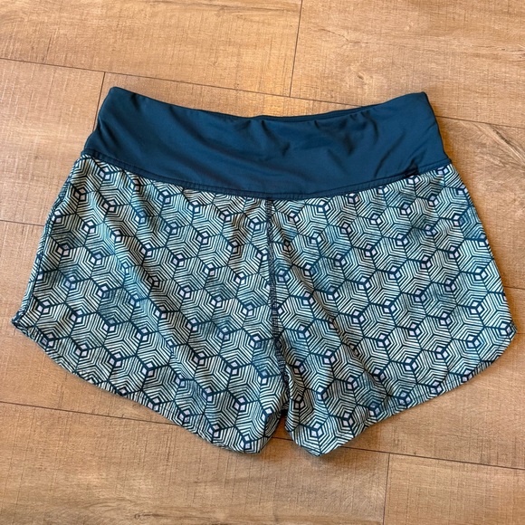 Carve Designs Borneo Shorts Womens Small Quick Dry UPF geometric design Coconut - Picture 2 of 9